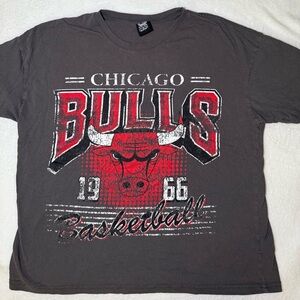 Forever 21 Gray Chicago Bulls Graphic Tee